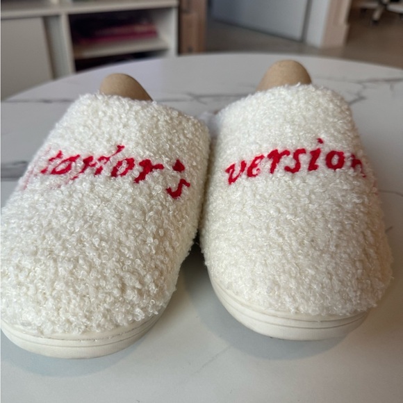 Taylor’s Version W10.5/M9 Cozy White Slippers with Red Text - Picture 2 of 8